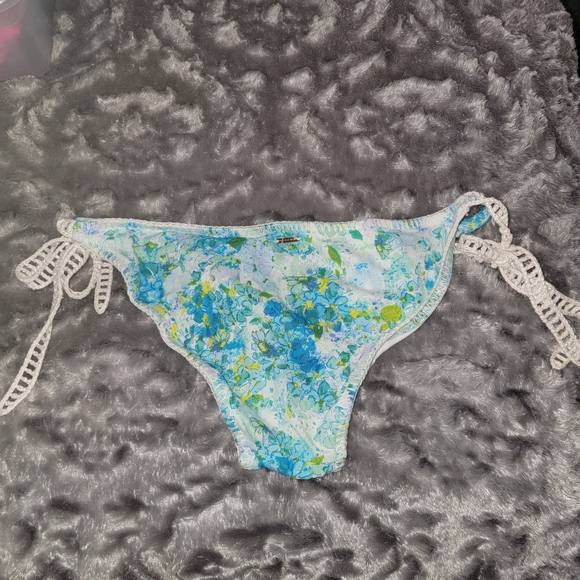 Victoria's Secret String Bikini Bottom - Picture 3 of 4